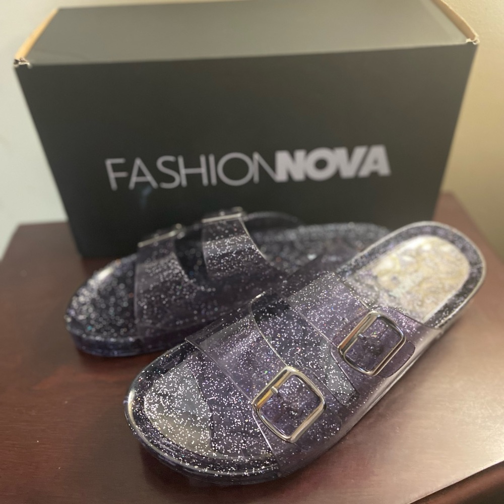 Grayish/Black Slide Jelly Sandals!